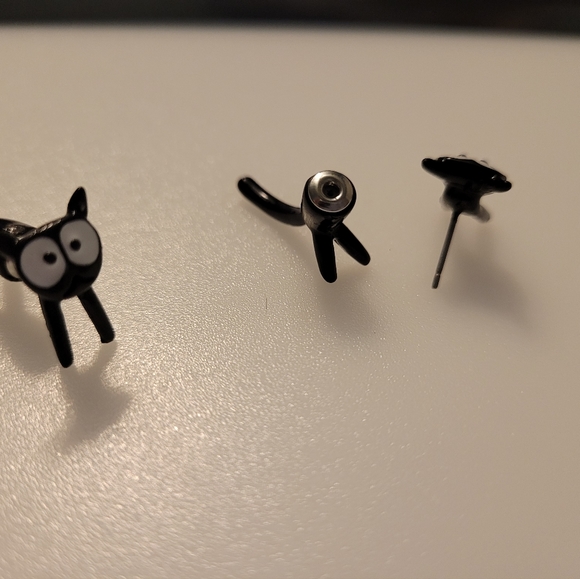 3/$20 💥 Cat earrings - Picture 4 of 5